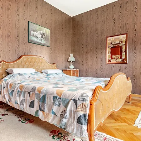 100 M2 In The Diplomatic Area Of Belgrade, Serbia Apartmán