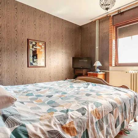 100 M2 In The Diplomatic Area Of Belgrade, Serbia * Belgrado